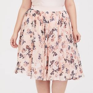 🏷️SOLD🏷️ Torrid Blush Floral Chiffon Skater Midi Skirt -1/2